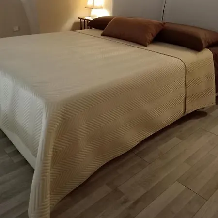 Civico 9 * برينديسي